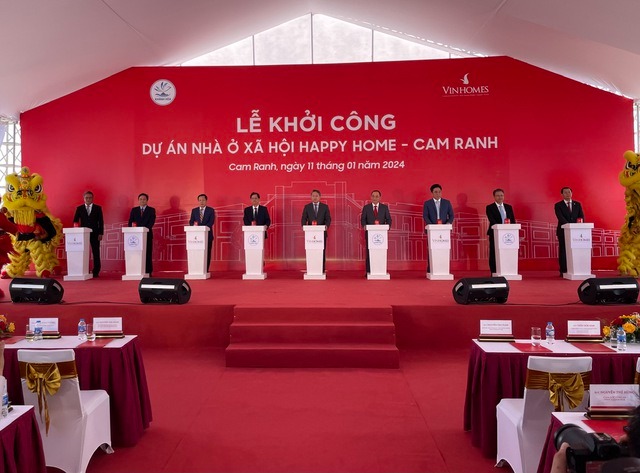 Lãnh đạo tỉnh Khánh Hòa và Tập đoàn VinGroup cắt băng khánh thành dự án nhà ở xã hội Happy Home tại TP Cam Ranh